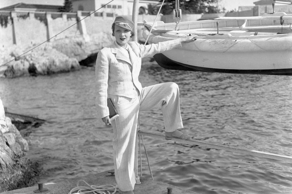 69 Vintage Photos of Celebrities at the Beach