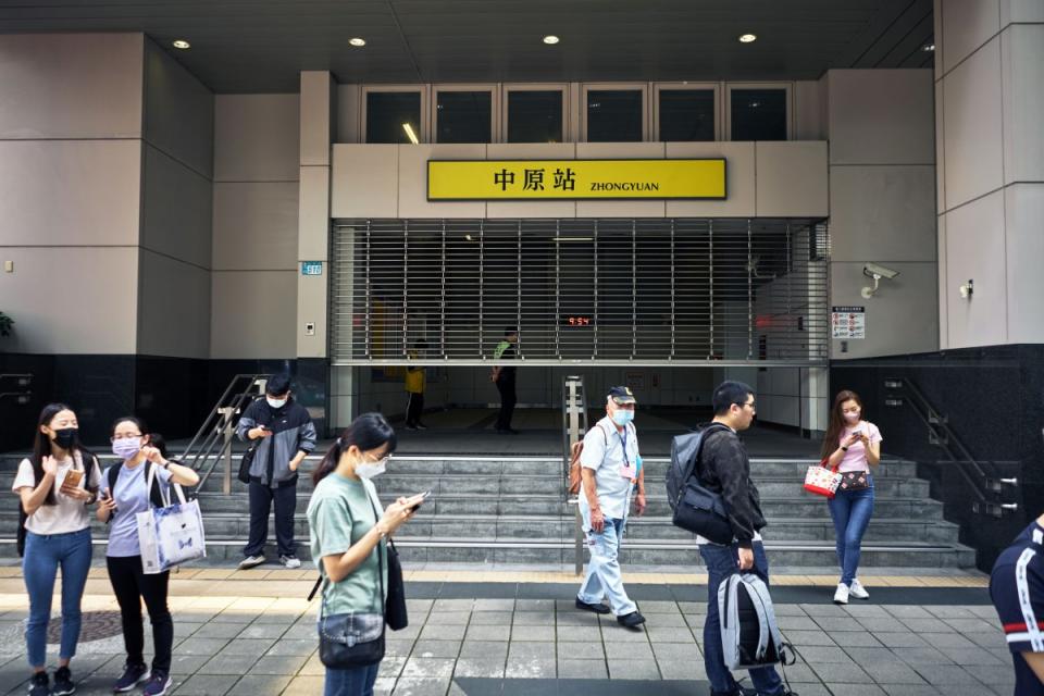 The Zhongyuan Taipei Metro station, temporary closed due to an earthquake, in Taipei, Taiwan.<span class="copyright">An Rong Xu—Bloomberg/Getty Images</span>