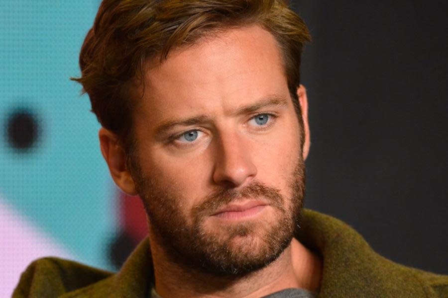 Armie Hammer revela que él también fue víctima de abuso y consideró quitarse la vida