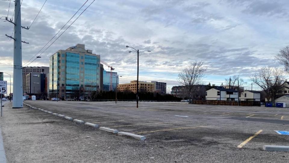 The Capital City Development Corp., Boise’s urban renewal agency, wants to buy this parking lot on Front Street (left) from Ada County to build housing on it. The county courthouse is to the right (east) of this image. The eight-story, green-windowed building to the west is the C. W. Moore Plaza.