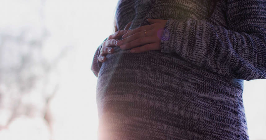 孕婦懷胎8個月肚裡突然沒動靜，醫生一照超音波嚇傻。（示意圖／pexels）