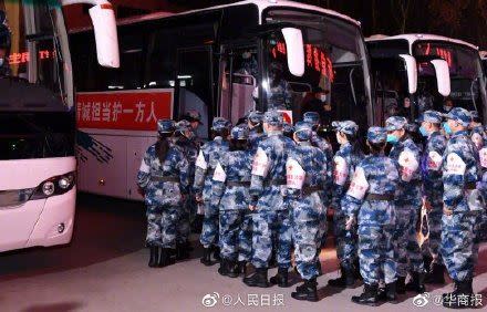 中共派解放軍進駐西安。（圖／翻攝自人民日報微博）