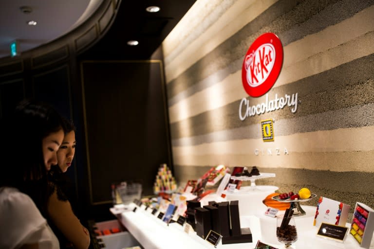 The name KitKat reminds people of the Japanese phrase "kitto katsu", meaning 'sure to win' and it has become common to hand them to friends before an exam or an important event