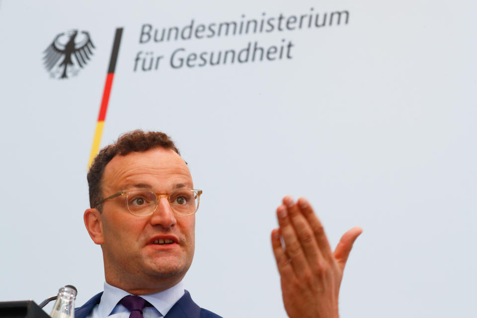 Gesundheitsminister Spahn mahnt zu Wachsamkeit (Bild: Reuters/Fabrizio Bensch)