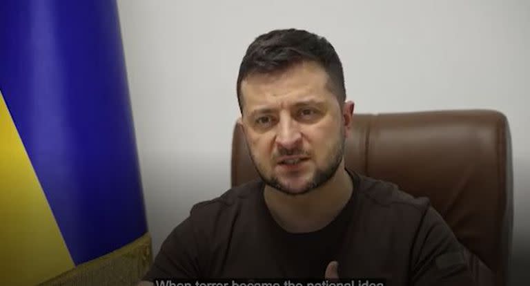 Zelensky habló por videoconferencia a una multitud en Suiza.