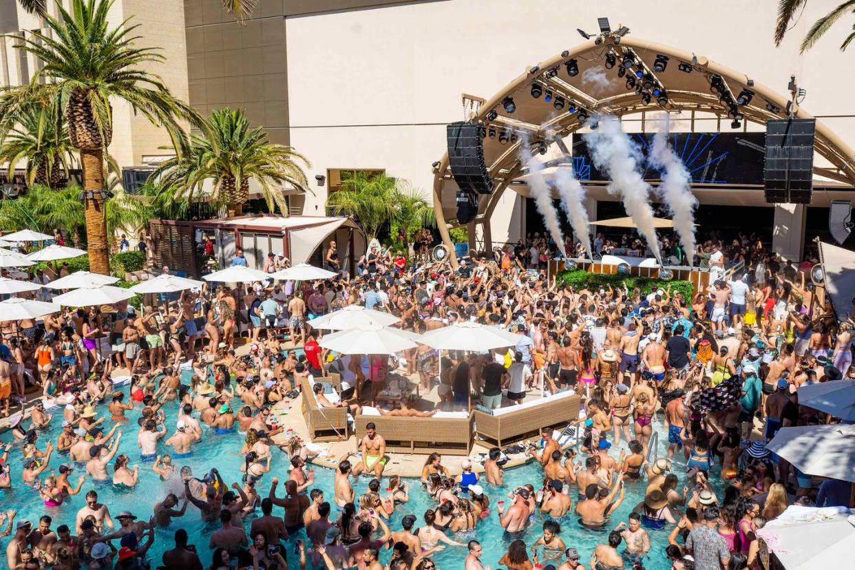 things to do in las vegas under 50 ayu day club