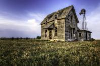 <p>This abandoned farmhouse looks like it's straight out of <em>The Texas Chainsaw Massacre</em>.<br></p><p>Photo: Flickr/<a href="https://www.flickr.com/photos/fireboatks/7627688810/in/photolist-cC2U93-dfozEF-7MDCEp-qH7Ndk-f99pdP-a96RLj-d9Pch4-29DsYw9-nPN3su-RNfCuV-iULwq6-51mSaz-hSoGgp-qotSC5-cNwKqw-fMXqXE-286AfmS-5fPNQJ-cNwMzL-n9ufHR-b54Y46-NQxBxd-9u7Dm3-dw5wmM-cH9oi1-9mqSr4-2759ENG-mnVZJa-4xqWnG-ppB2h6-czsfnj-HwwrkP-qXZ9bx-mYcQFn-b8j3Gi-dW3yrA-4bi1PW-buBm8k-GTWq3u-cNwGuC-9iPKE7-5QspR8-91xHtt-edpHJ1-BPyVkX-dFo3eh-7f4qjE-99gdS6-pvJNZb-26tGrsC" rel="nofollow noopener" target="_blank" data-ylk="slk:Lane Pearman;elm:context_link;itc:0;sec:content-canvas" class="link ">Lane Pearman</a></p>