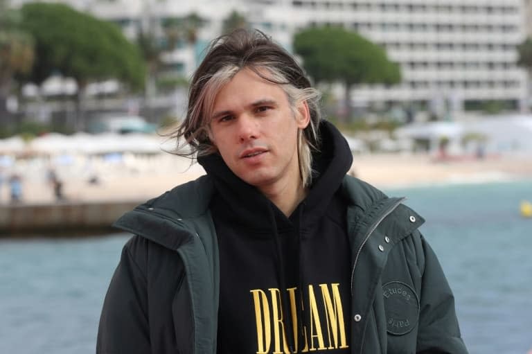 Le rappeur Orelsan pose le 10 octobre 2021 à Cannes  - Valery HACHE © 2019 AFP