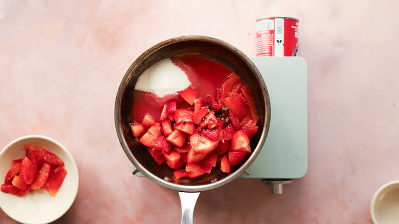 Strawberry and sugar in pan