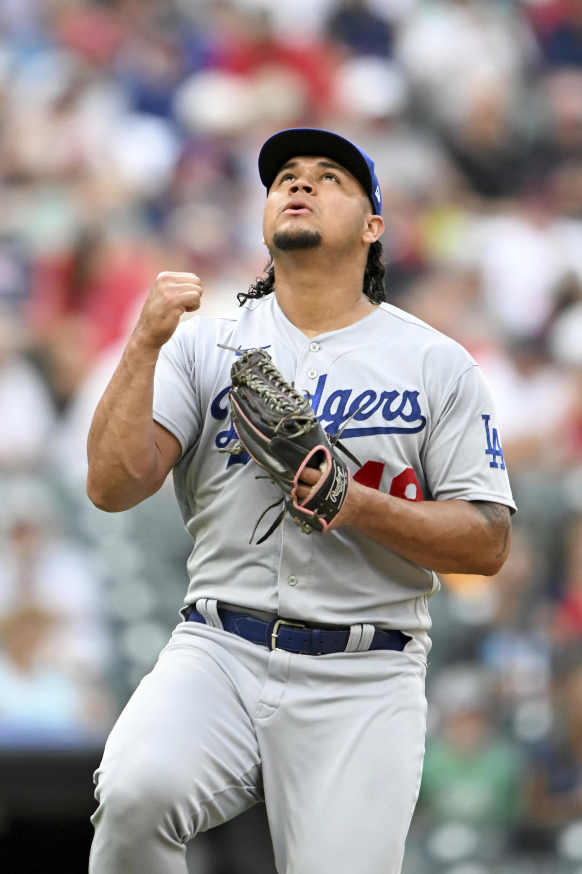 Brusdar Graterol reunites with his mom and helps pitch Dodgers to victory