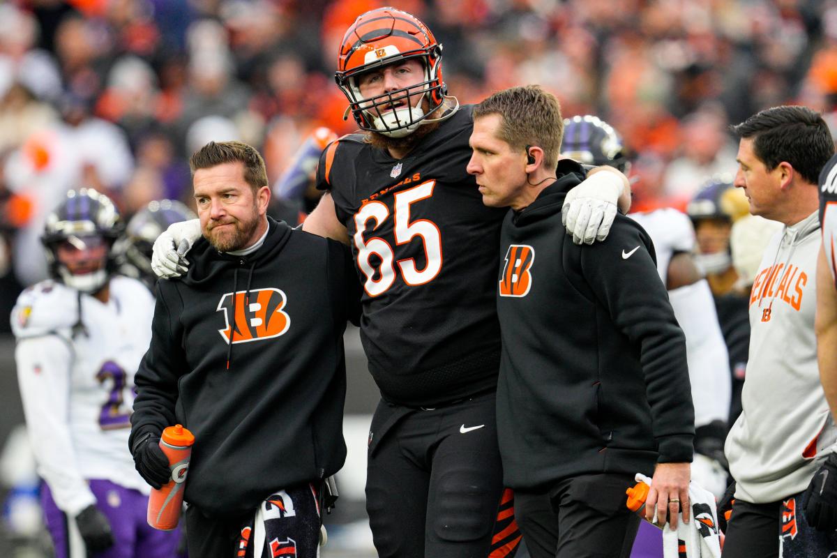 Bengals RT La'el Collins out for season with ACL tear