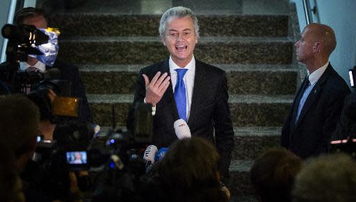 Geert Wilders, líder del Partido Para la Libertad (PVV), de la extrema derecha holandesa, comparece en una rueda de prensa en La Haya el 22 de marzo de 2014 (ANP/AFP | Bart Maat)