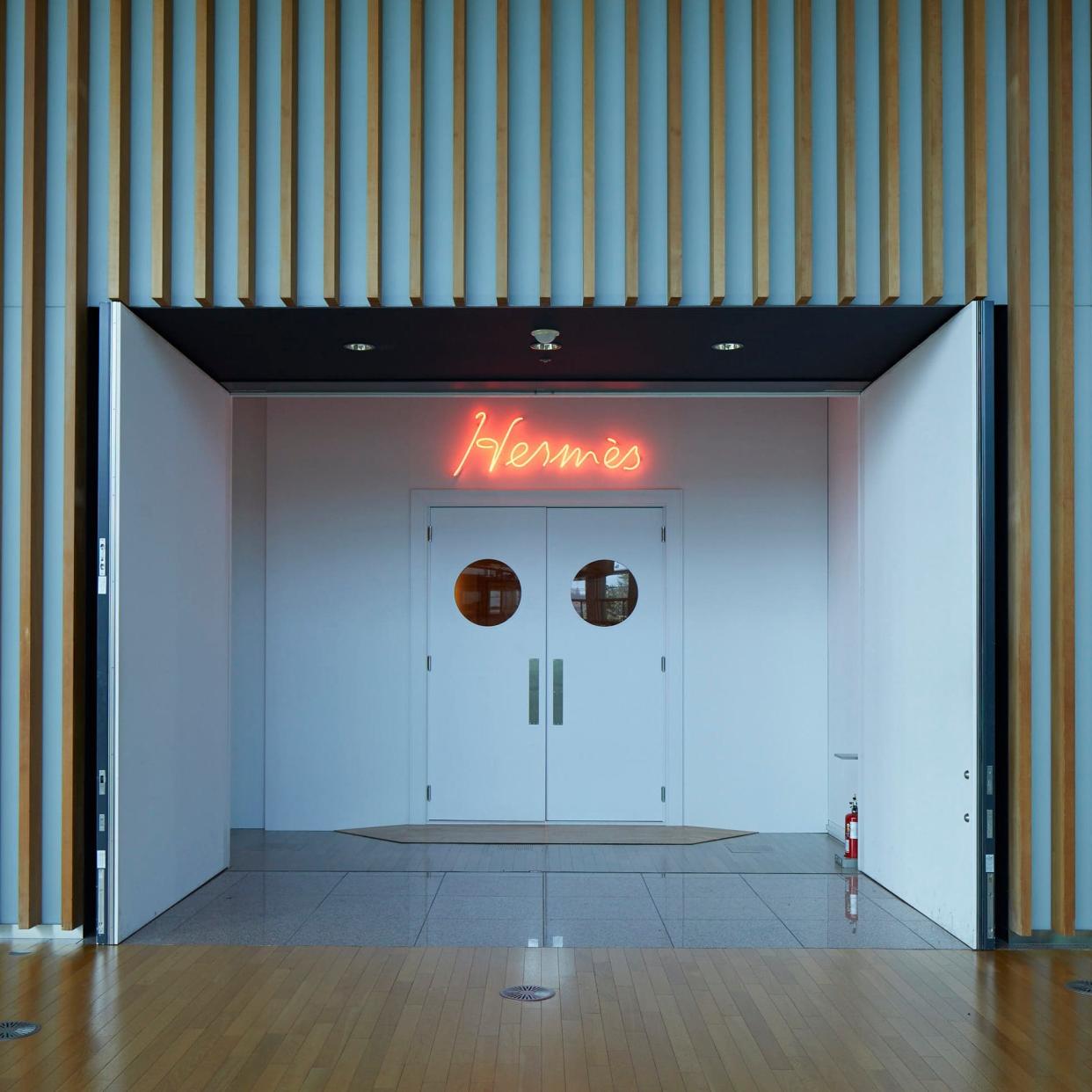 The entrance to Hermès' latest experiential exhibition, Avec Elle - Courtesy of Hermès Japon/©Nacása & Partners Inc. 