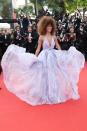 <p>Associée à sa coupe afro, cette belle robe vaporeuse et très décolletée fait habilement “le job” sur le tapis rouge. “Well done” pour la top italienne !<br> Crédit : Getty </p>