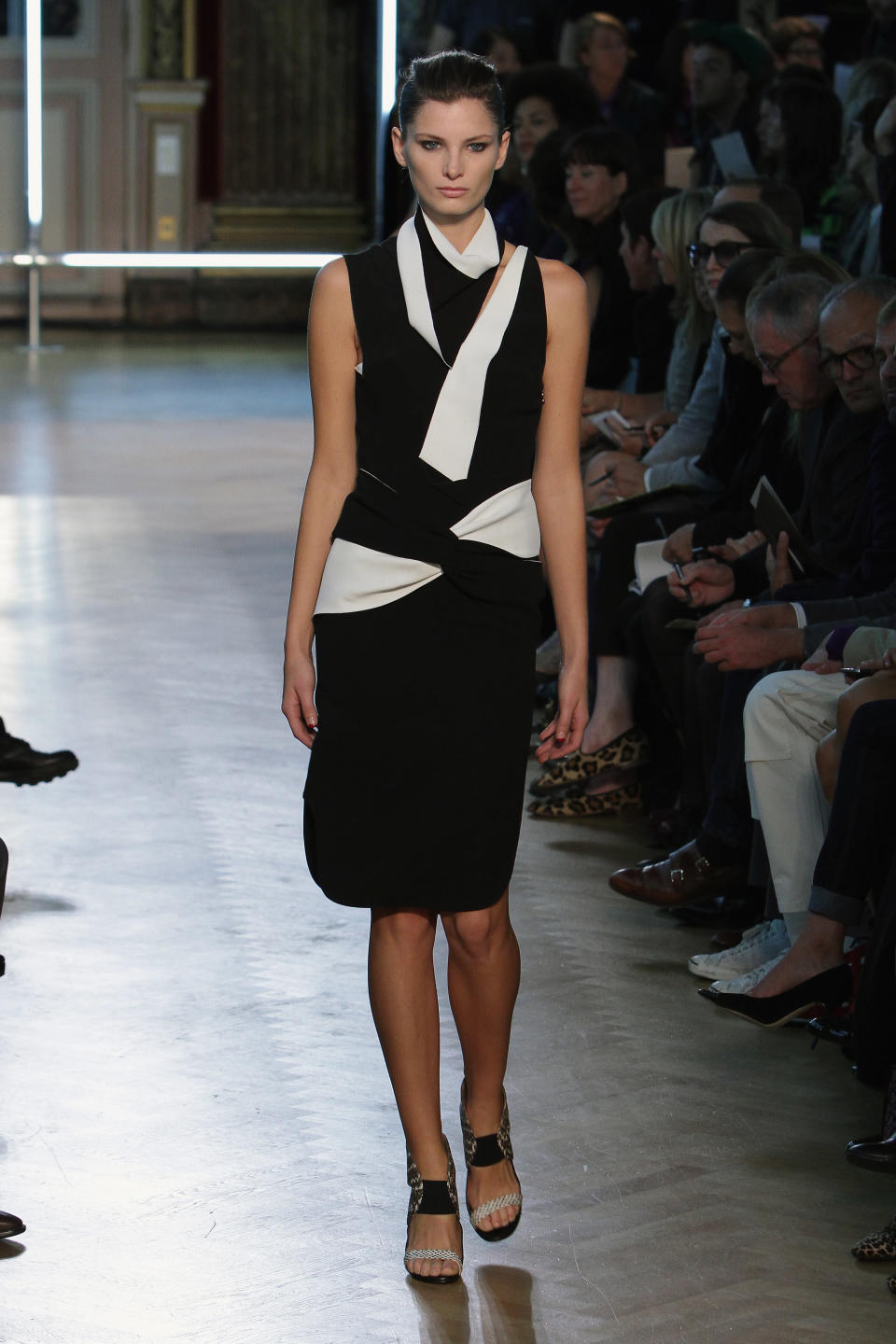 Défilé Roland Mouret collection printemps/été 2013.