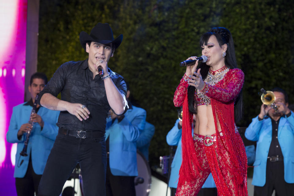 MEXICO CITY, MEXICO - DECEMBER 09: Julián Figueroa and his mother Maribel Guardia performing during first day of Teletón 2016 on December 9, 2016 in Mexico City, Mexico. (Photo by Medios y Media/Getty Images)