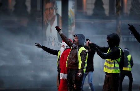 Protesters wearing yellow vests gesture during a demonstration of the "yellow vests" movement in Paris, France, December 15, 2018. REUTERS/Benoit Tessier