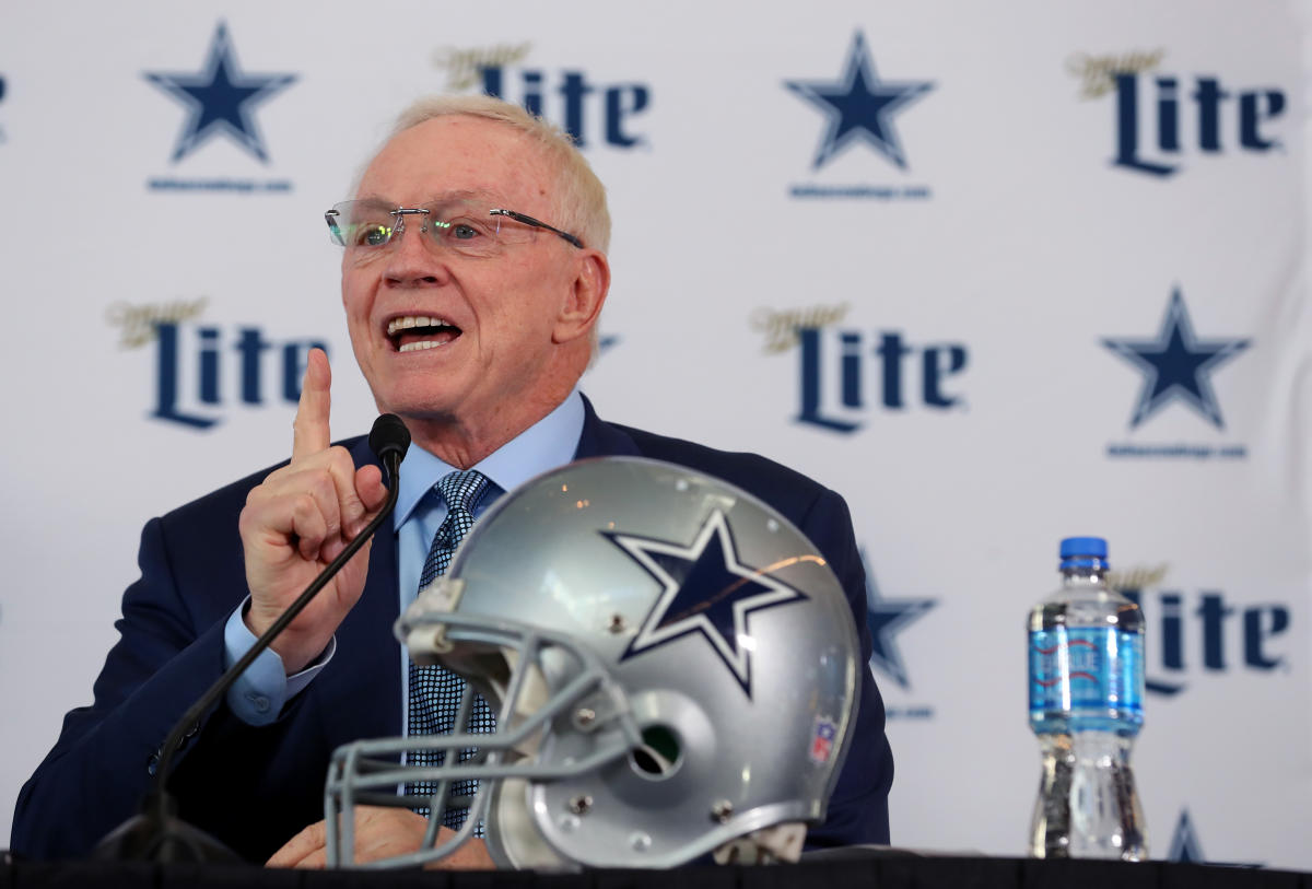 Cowboys stand tall; Jerry Jones joins players for pre-anthem kneel before  game