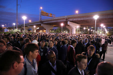 Shareholders line up before dawn to hear from billionaire investor Warren Buffett at Berkshire Hathaway Inc's annual shareholder meeting in Omaha, Nebraska, U.S., May 4, 2019. REUTERS/Scott Morgan