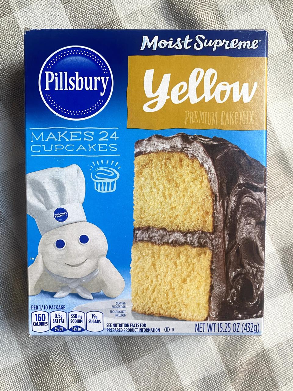 a box of pillsbury cake mix