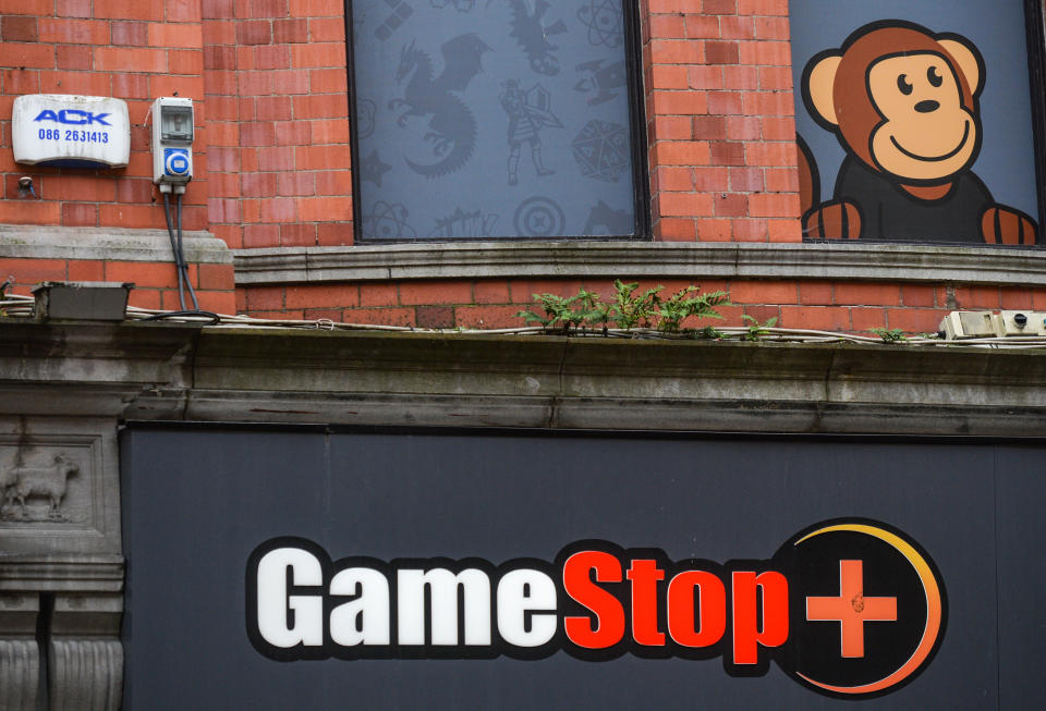 DUBLIN, IRLANDE - 2021/02/13 : Logo GameStop vu dans l'un de leurs magasins sur Henry Street à Dublin.. (Photo de Cezary Kowalski/SOPA Images/LightRocket via Getty Images)