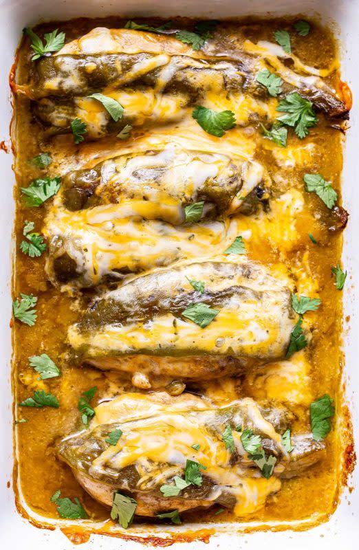 <p>Recipe Runner</p><p>Cheesy baked green chile chicken is a quick and easy Mexican-inspired dinner! It all comes together in one dish and is perfect for busy nights!</p><p><strong>Get the recipe: <a href="https://reciperunner.com/baked-green-chile-chicken/" rel="nofollow noopener" target="_blank" data-ylk="slk:Baked Green Chile Chicken;elm:context_link;itc:0;sec:content-canvas" class="link rapid-noclick-resp">Baked Green Chile Chicken</a></strong></p>