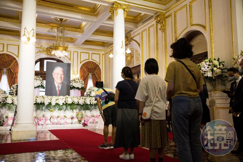 前總統李登輝逝世，總統府在台北賓館設置追思會場，供民眾到場致意弔唁。