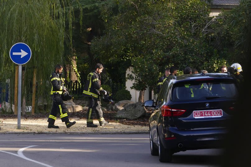 Dispositivo de seguridad en la Embajada de Ucrania en Madrid tras recibir el sobre bomba. 