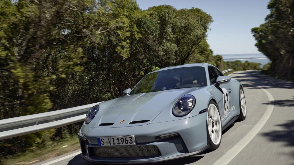 2024 porsche 911 st