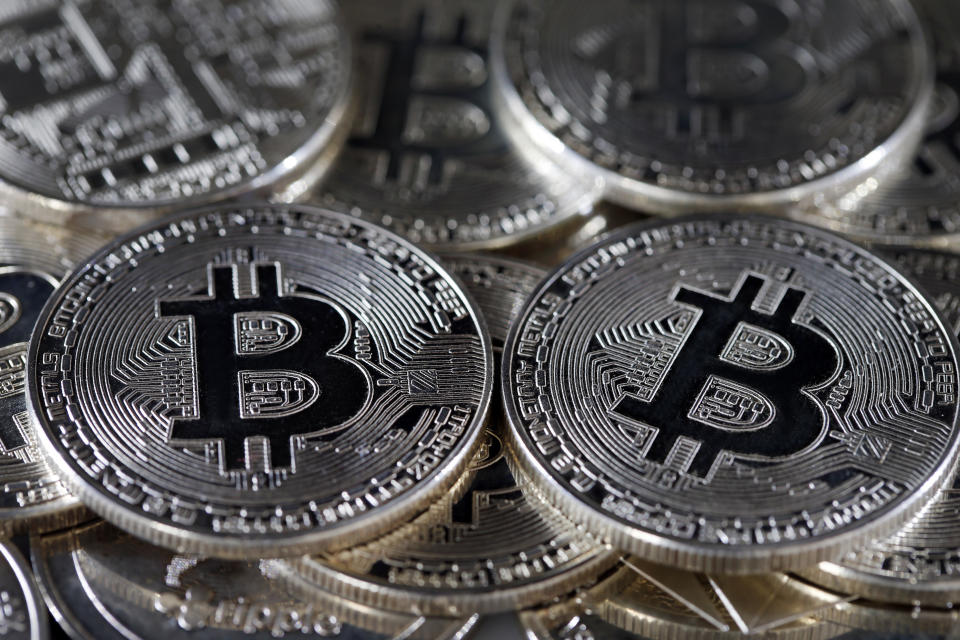 Representación visual de la criptomoneda bitcoin (Foto: Chesnot / Getty Images).