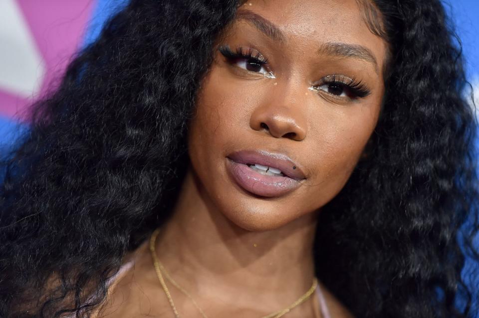 16) SZA