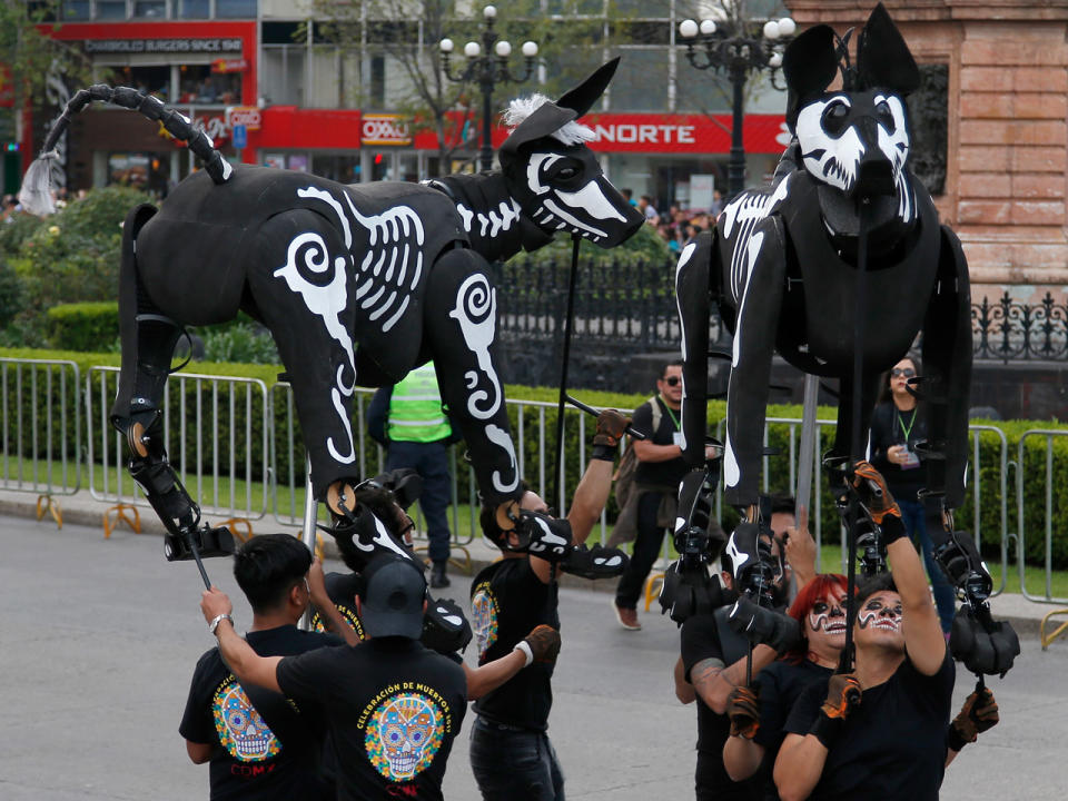 Tag der Toten: Mexiko gedenkt der Verstorbenen mit einer Parade