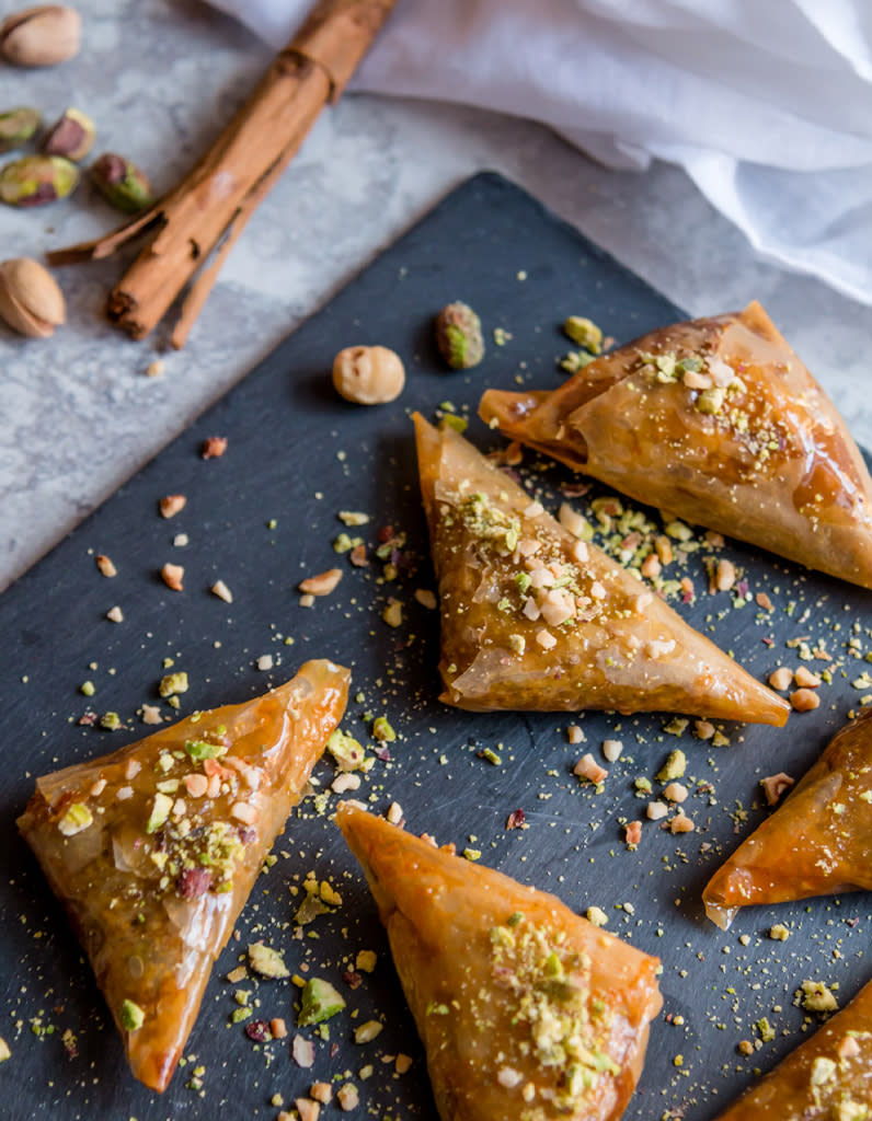 <p>La solution idéale pour un ftour convivial, ou un apéro entre amis. </p><p>Découvrir la recette <a href="http://www.mymoroccanfood.com/home/pistachio-and-hazelnut-briouates" rel="nofollow noopener" target="_blank" data-ylk="slk:ici;elm:context_link;itc:0;sec:content-canvas" class="link ">ici</a></p><br><br><a href="https://www.elle.fr/Elle-a-Table/Les-dossiers-de-la-redaction/Dossier-de-la-redac/Patisseries-maghrebines#xtor=AL-541" rel="nofollow noopener" target="_blank" data-ylk="slk:Voir la suite des photos sur ELLE.fr;elm:context_link;itc:0;sec:content-canvas" class="link ">Voir la suite des photos sur ELLE.fr</a><br><h3> A lire aussi </h3><ul><li><a href="https://www.elle.fr/Elle-a-Table/Les-dossiers-de-la-redaction/News-de-la-redaction/Recette-the-a-la-menthe-marocain-3925267#xtor=AL-541" rel="nofollow noopener" target="_blank" data-ylk="slk:Secrets d’initié : comment préparer du thé à la menthe comme au Maroc ?;elm:context_link;itc:0;sec:content-canvas" class="link ">Secrets d’initié : comment préparer du thé à la menthe comme au Maroc ?</a></li><li><a href="https://www.elle.fr/Elle-a-Table/Les-dossiers-de-la-redaction/Dossier-de-la-redac/Recettes-patisseries-libanaises#xtor=AL-541" rel="nofollow noopener" target="_blank" data-ylk="slk:Cuisine du monde : À la découverte de 12 pâtisseries libanaises;elm:context_link;itc:0;sec:content-canvas" class="link ">Cuisine du monde : À la découverte de 12 pâtisseries libanaises</a></li><li><a href="https://www.elle.fr/Elle-a-Table/Les-dossiers-de-la-redaction/Dossier-de-la-redac/Aperitif-marocain#xtor=AL-541" rel="nofollow noopener" target="_blank" data-ylk="slk:Le guide ultime pour un apéro marocain bluffant;elm:context_link;itc:0;sec:content-canvas" class="link ">Le guide ultime pour un apéro marocain bluffant</a></li><li><a href="https://www.elle.fr/Elle-a-Table/Les-dossiers-de-la-redaction/News-de-la-redaction/Salade-marocaine-taktouka-poivrons-tomate-4025575#xtor=AL-541" rel="nofollow noopener" target="_blank" data-ylk="slk:Avec deux ingrédients seulement, cette salade marocaine sent bon la Méditerranée;elm:context_link;itc:0;sec:content-canvas" class="link ">Avec deux ingrédients seulement, cette salade marocaine sent bon la Méditerranée</a></li><li><a href="https://www.elle.fr/Astro/Horoscope/Quotidien#xtor=AL-541" rel="nofollow noopener" target="_blank" data-ylk="slk:Consultez votre horoscope sur ELLE;elm:context_link;itc:0;sec:content-canvas" class="link ">Consultez votre horoscope sur ELLE</a></li></ul>