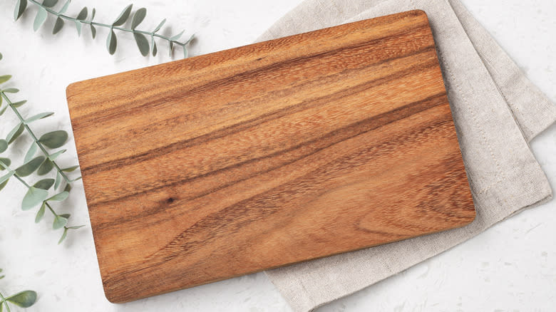 Wood cutting board with linen napkins