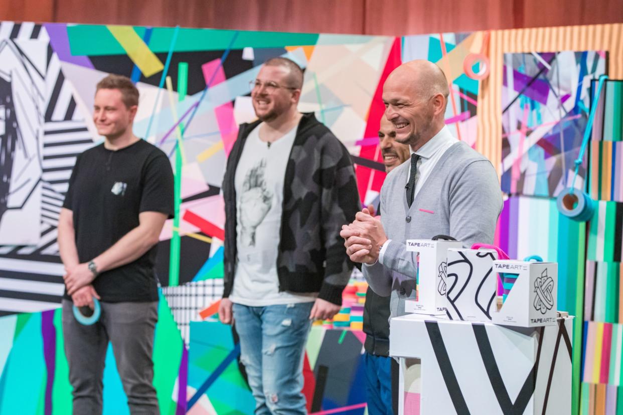 Stephan Meissner, Nicolas Lawin, Mohamed Ghouneim und Timm Benjamin Zolpys präsentieren mit Tape Art buntes Kunst-Klebeband. Sie erhofften sich ein Investment von 100.000 Euro für 12,5 Prozent der Anteile an ihrem Unternehmen.