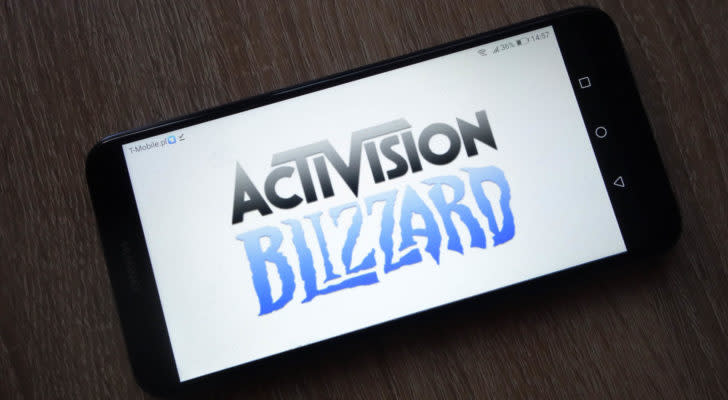 ໂລໂກ້ Activision Blizzard (ATVI) ສະແດງຢູ່ໃນຫນ້າຈໍຂອງໂທລະສັບມືຖື