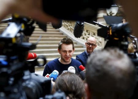 Max Schrems talks to the media in the courthouse after his trial against Facebook in Vienna April 9, 2015. REUTERS/Leonhard Foeger/Files