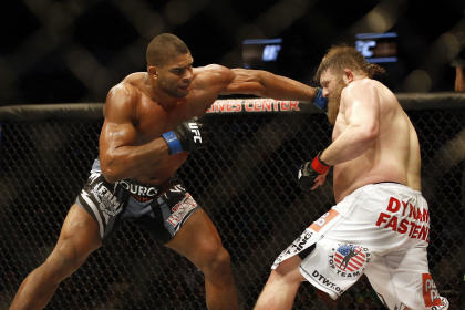 Roy Nelson (red) fights Alistair Overeem (blue) in a heavyweight bout at UFC 185. (USAT)