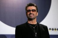 George Michael wurde groß mit schmissigem Wham!-Pop, feierte aber auch jenseits der 80-er immer wieder große Charterfolge. Wer weiß, was dieser ohnehin hochdekorierte Künstler bei einem gesünderen Lebenswandel noch alles hätte erreichen können. Immer wieder machte er mit Suchtproblemen von sich reden. Am 25. Dezember 2016 starb George Michael im Alter von 53 Jahren an Herzversagen. (Bild: Getty Images/Sean Gallup)