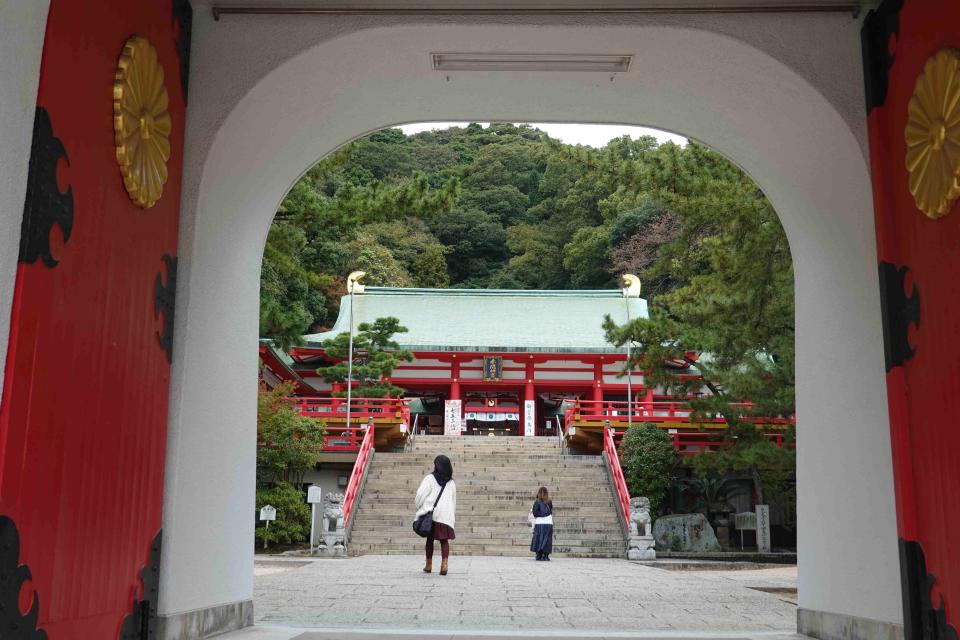 龍宮城造型的赤間神社外門