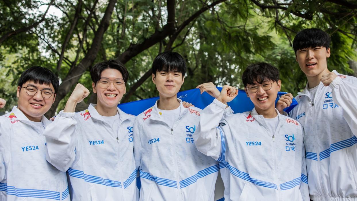The 2022 World Champions DRX have split up, with all the players exploring their options in the LCK and the LPL. (Photo: Riot Games)