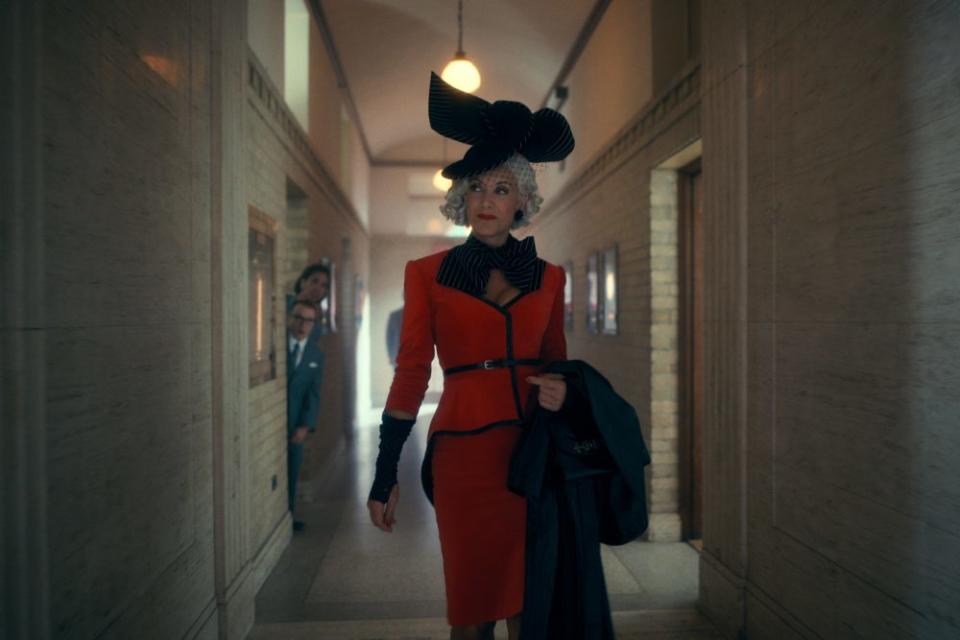 THE UMBRELLA ACADEMY KATE WALSH as THE HANDLER in episode 202 of THE UMBRELLA ACADEMY Cr. COURTESY OF NETFLIX/NETFLIX © 2020
