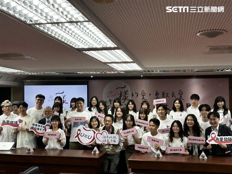 台灣公衛學生聯合會發起《一樣》HIV公益歌曲計畫。（圖／記者簡浩正攝影）