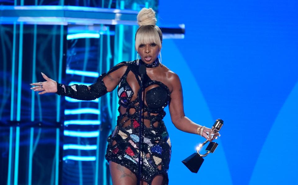 Mary J. Blige accepts the Icon Award at the Billboard Music Awards on May 15, 2022.