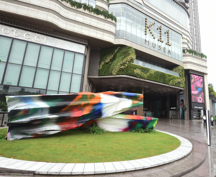 Escalating Climbers - K11 MUSEA – HKLL Sculpture