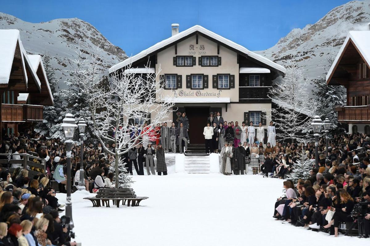 Penélope Cruz and Cara Delevingne Walk Late Designer Karl Lagerfeld's  Emotional Last Chanel Show