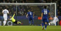 Britain Soccer Football - Leicester City v FC Copenhagen - UEFA Champions League Group Stage - Group G - King Power Stadium, Leicester, England - 18/10/16 Leicester City's Kasper Schmeichel saves from FC Copenhagen's Andreas Cornelius Action Images via Reuters / Andrew Boyers Livepic