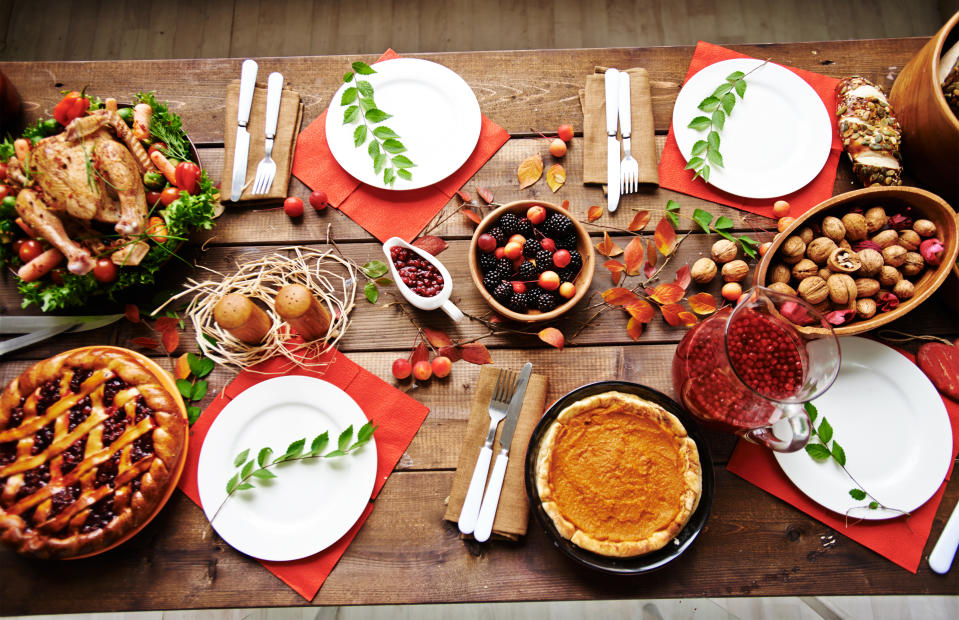 Ein ungefährlicher "Thanksgiving-Spread" und bei vier Personen auch noch vertretbar, solange sie nur aus zwei Haushalten stammen. (Symbolbild: Getty)