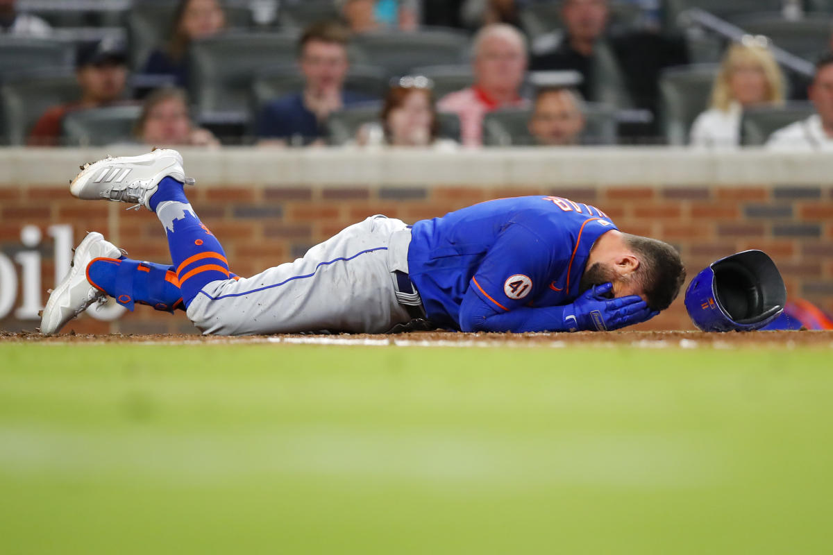 Pillar gets hit in face by pitch, 05/17/2021