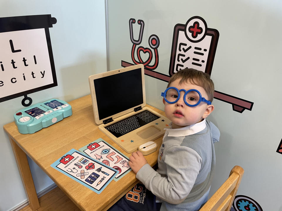 Toddler Teddy Hobbs, who taught himself to read aged two, has become one of the youngest people in the world to join Mensa. (Beth Hobbs/SWNS)
